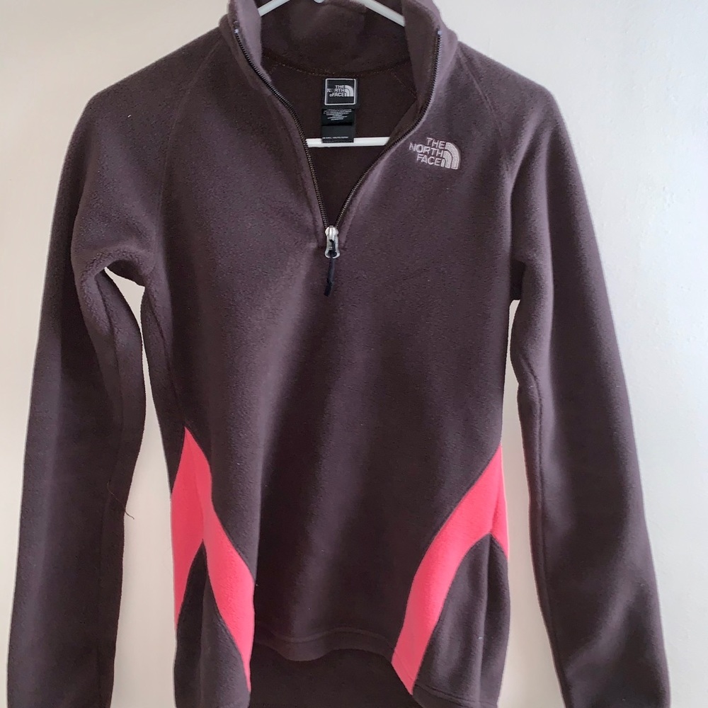 North face brown half-zip pull over. Size Small
